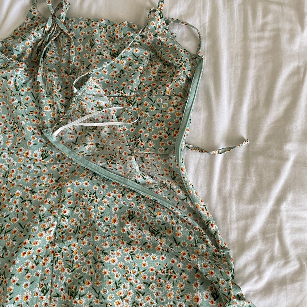 SHEIN Floral Dress - Picture 5 of 5